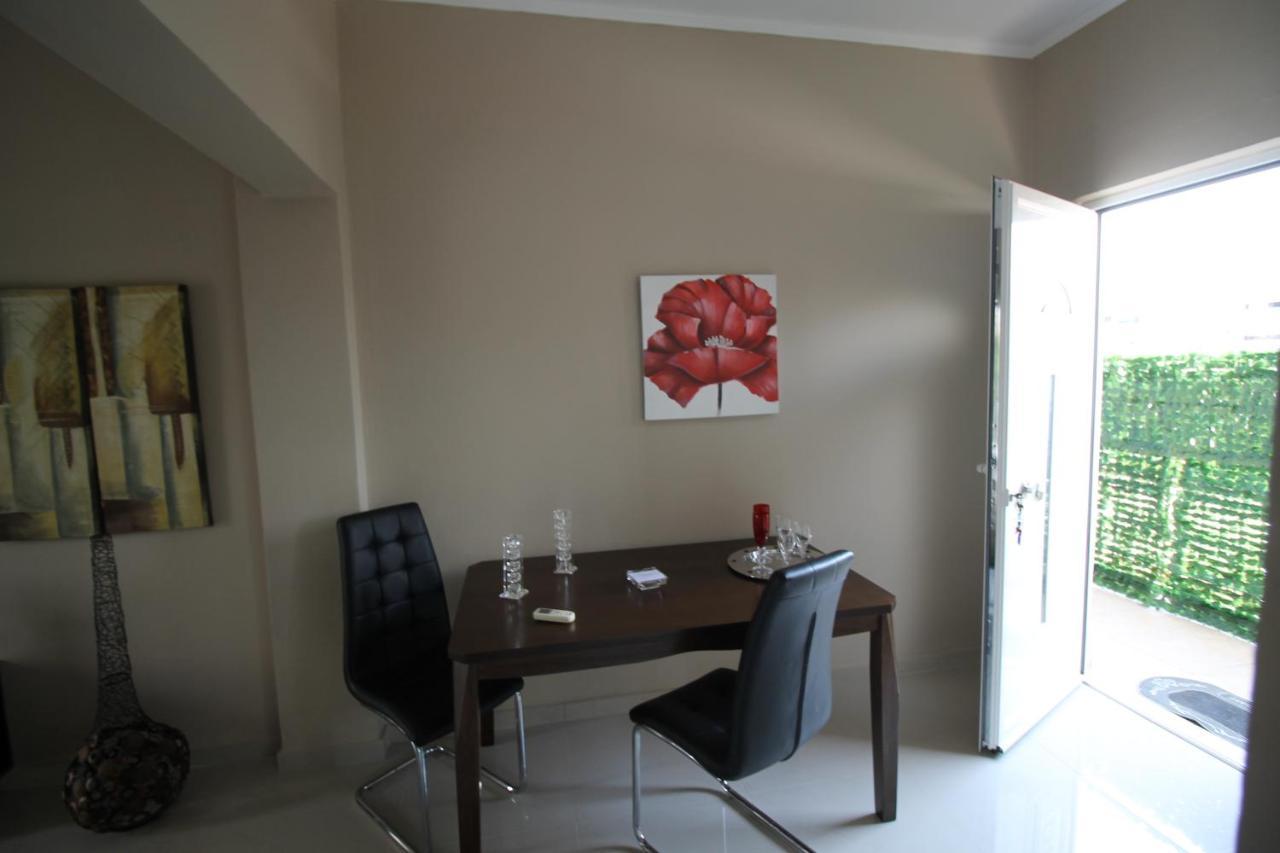 Christa'S Home Near Ath Airport Markópoulon エクステリア 写真